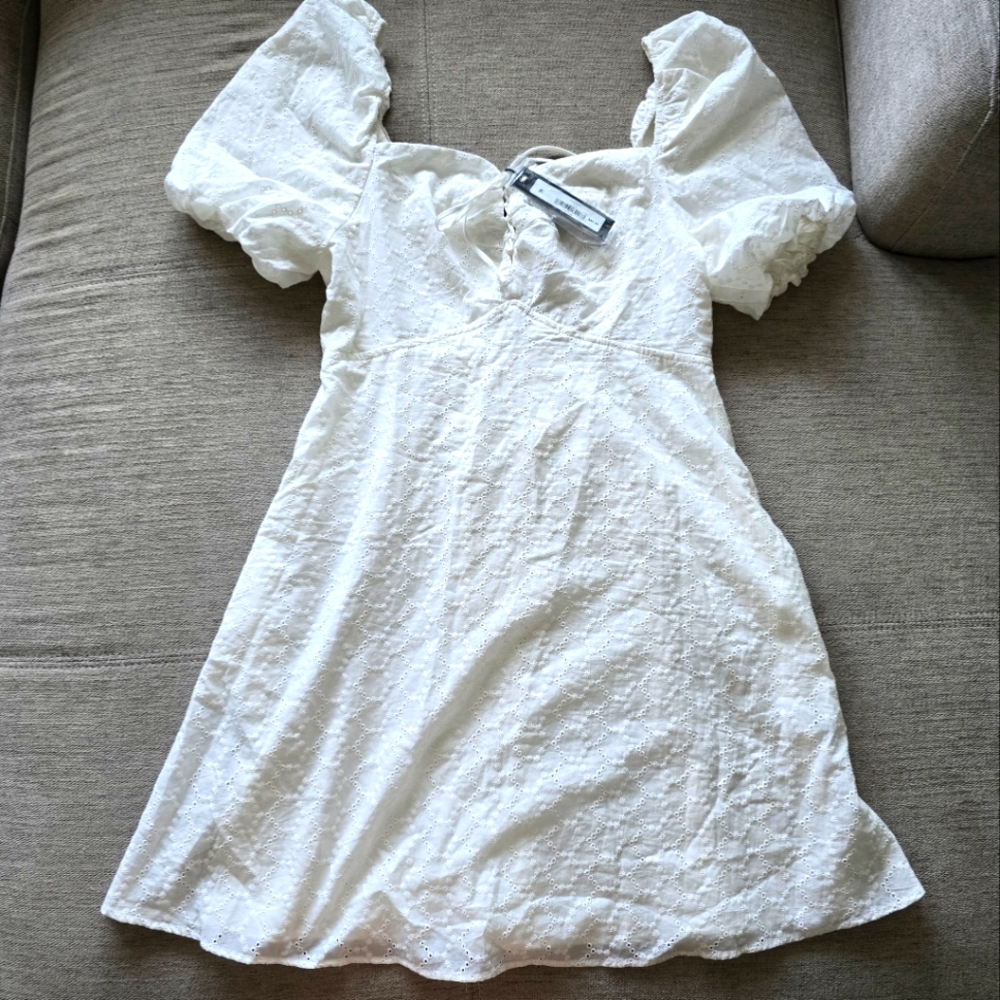 STEVE MADDEN Eyelet Sweetheart White Mini Dress W/ Puff Sleeves Sz Medium